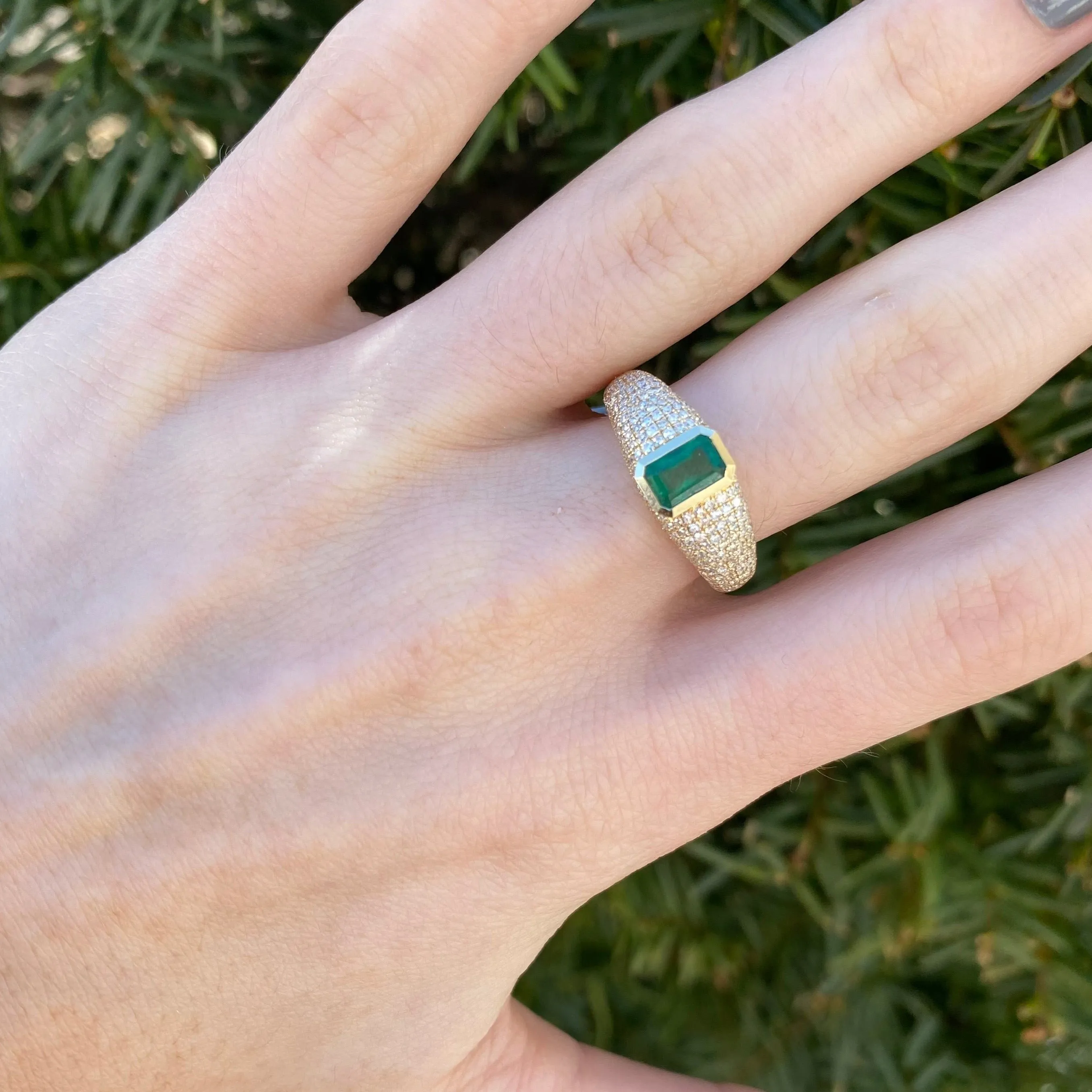 14K GOLD DIAMOND AND EMERALD SHEENAH RING