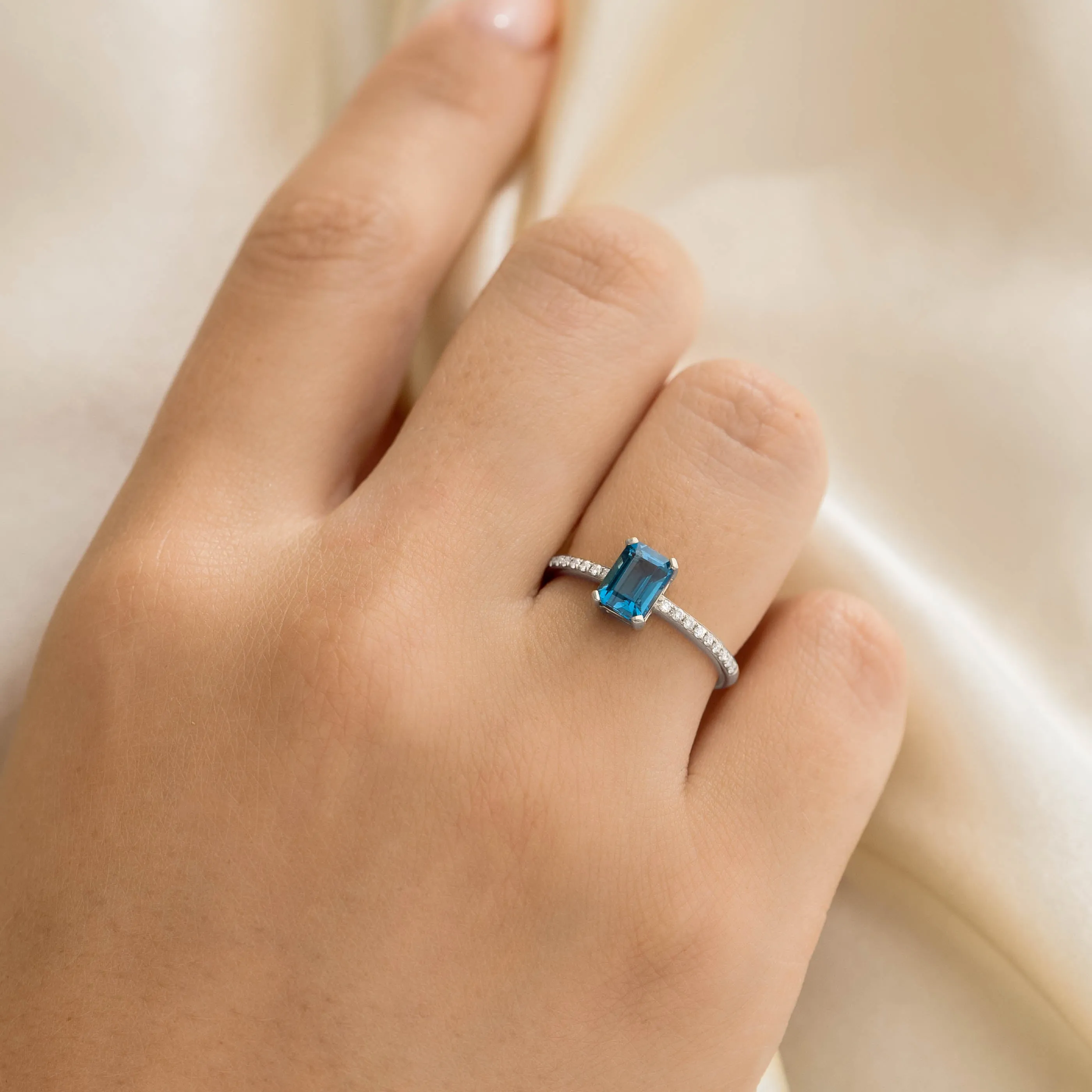 Baguette London Blue Topaz and Diamond Ring White Gold - Safiya