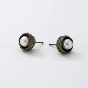 Medium acorns with pearl - stud earrings - silver 925 - rainbow patina