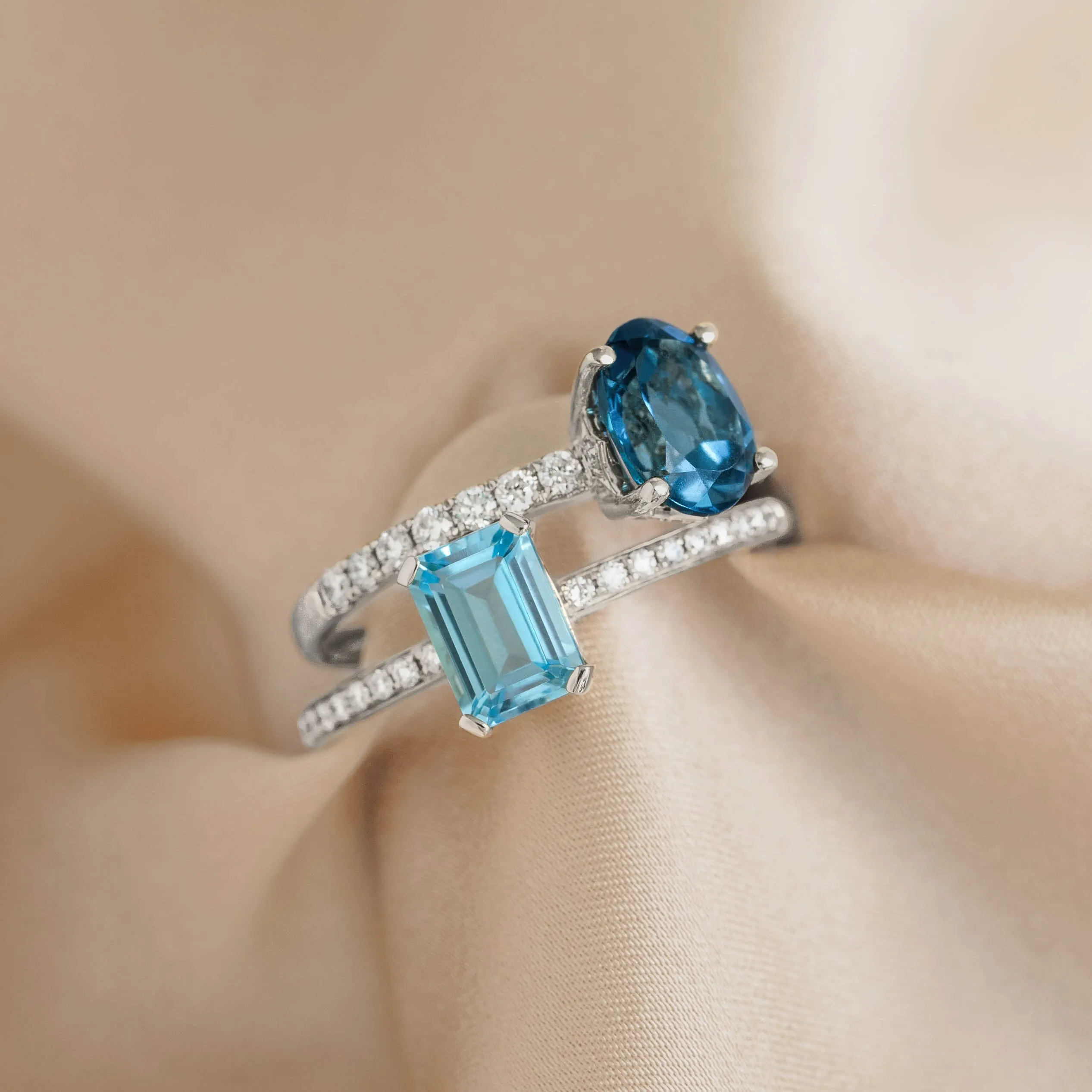 Oval London Blue Topaz and Diamond Ring White Gold - Minette