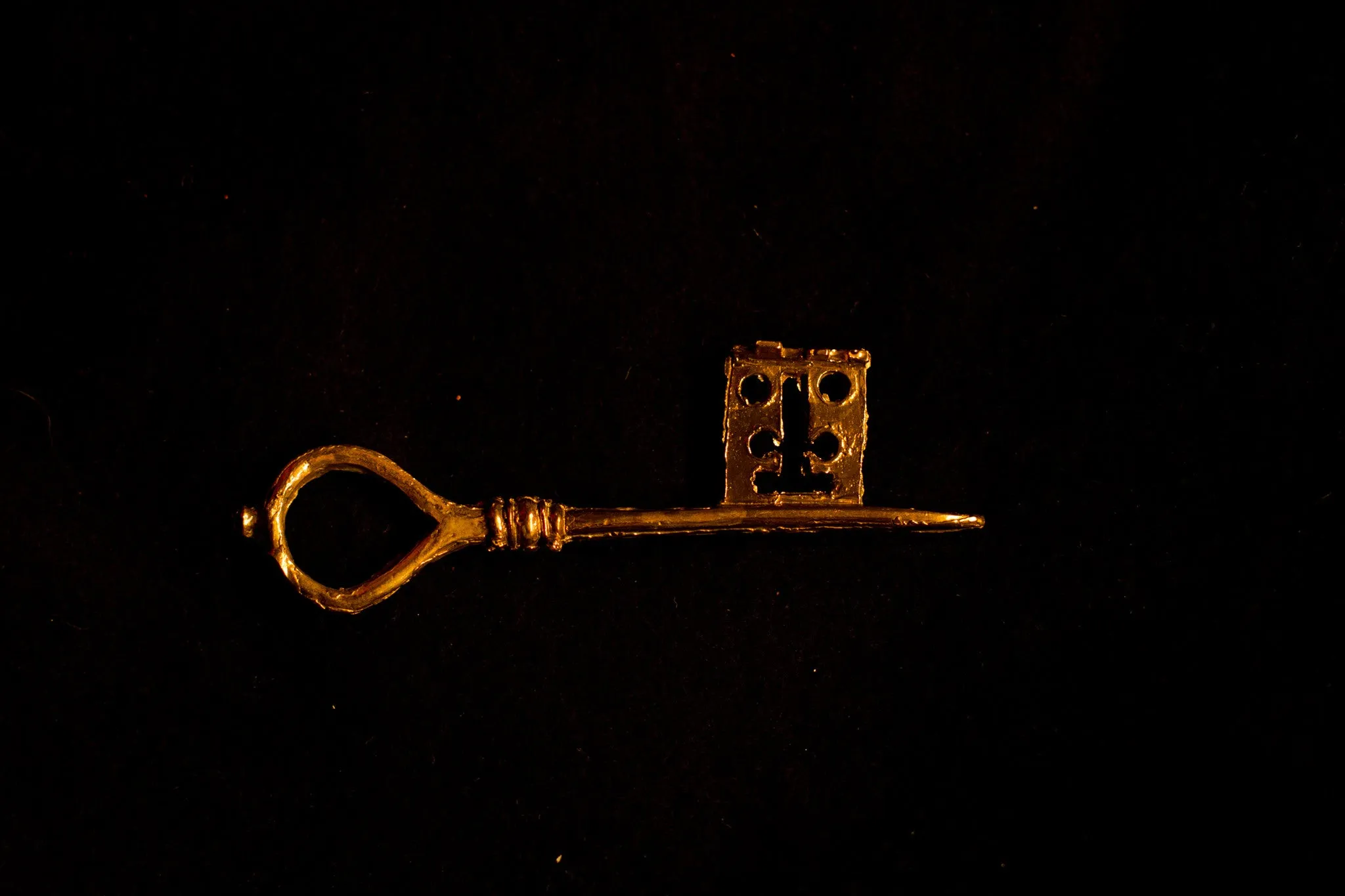 Russian -12th C key pendant - A-38